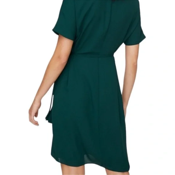 Aritzia Babaton $75 Emerald Green Wallace Wrapped midi Dress Size M - Picture 4 of 15